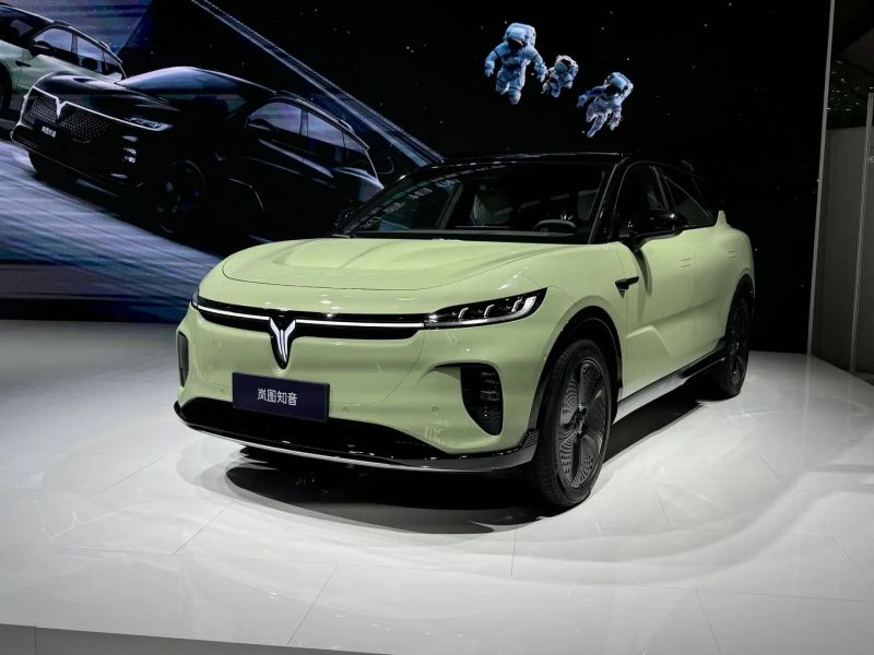CLTC 901km/605km VOYAH's Brand New Medium-sized SUV VOYAH Zhiyin Made Its Debut