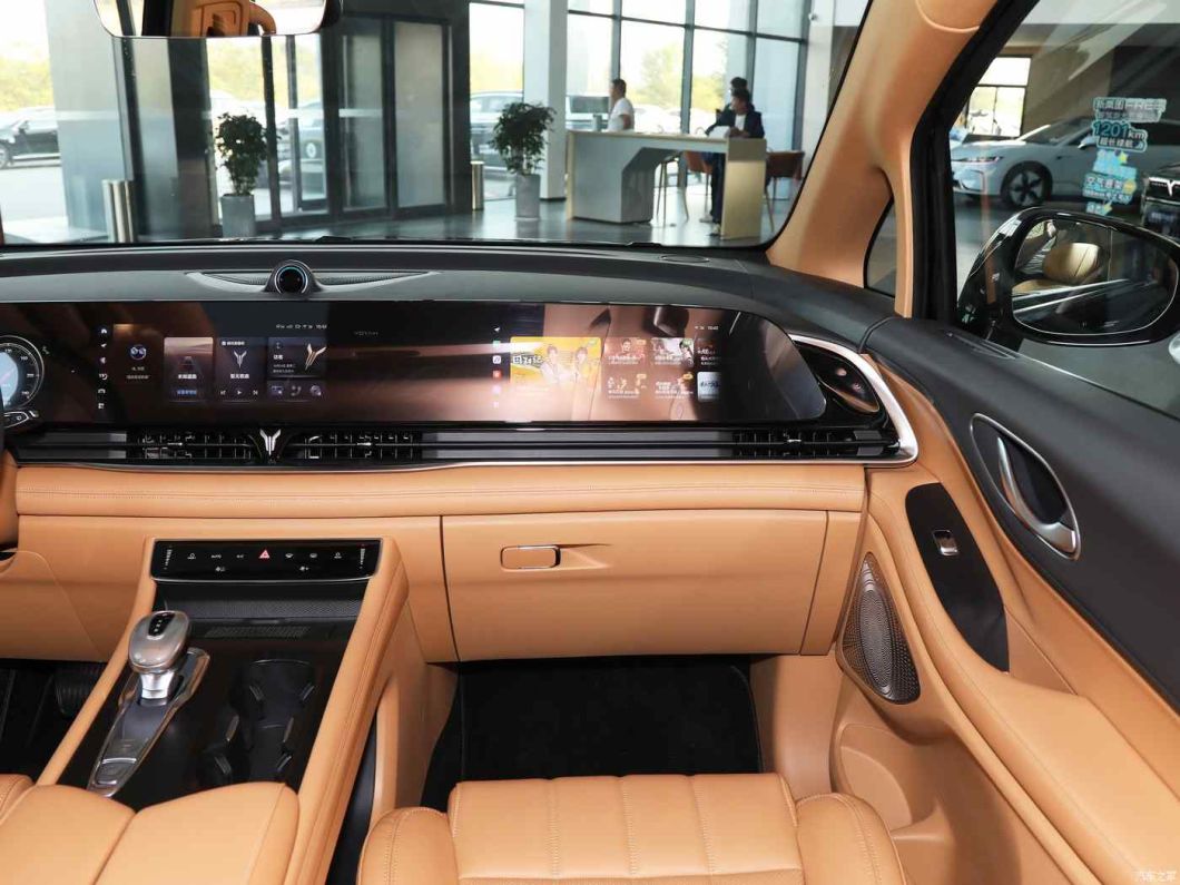 China Hot Selling Long Rang Premium Edition Pure Electric 4X4 MPV Car for Business
