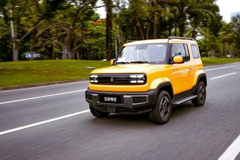 Hot Selling Wuling Baojun Yueye New Energy Pure Electric 4-seater Mini Car SUV