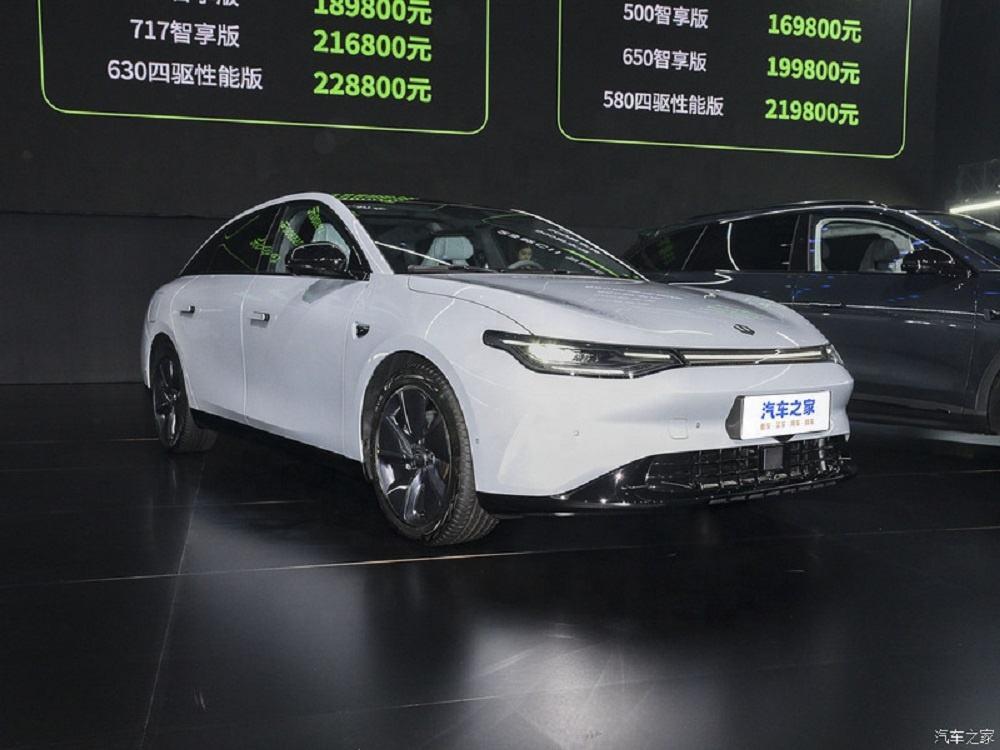 Leapmotor C01 630 4 Wheel Drive Electric High Performance EV Sedan Car