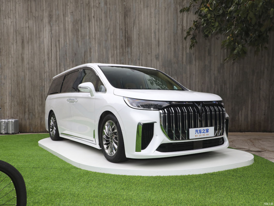 Voyah Dreamer Ultra Long Range 4WD Ultimate Edition Battery Electric Vehicle with Air Suspension