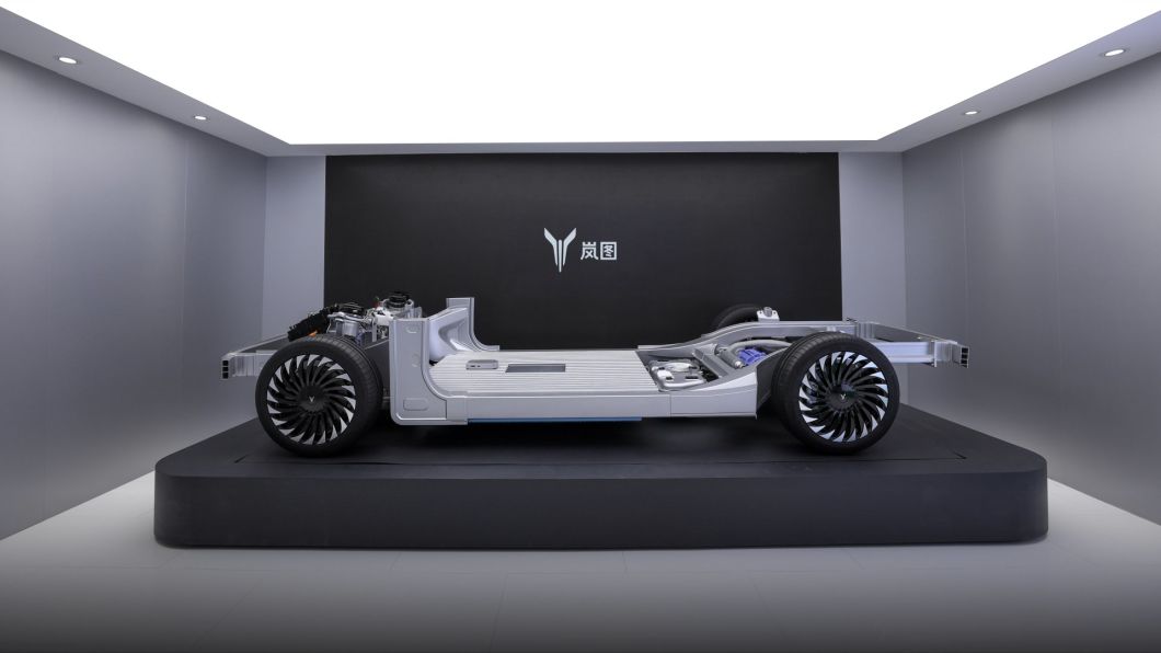 2024 Awd EV MPV Car Dongfeng Voyah Dreamer Excellent Edition Bev Lantu 7seats New Energy Cars Automobile Vehicles Russia