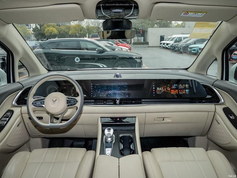 Dongfeng Voyah Ultra Long-Range Premium Edition 4X4 Phev MPV for Family Use