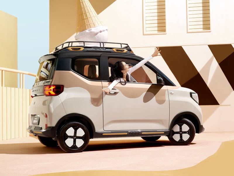 Cool Economical New Energy Vehicle Wuling Hongguang MINI EV Electric Auto For Adult