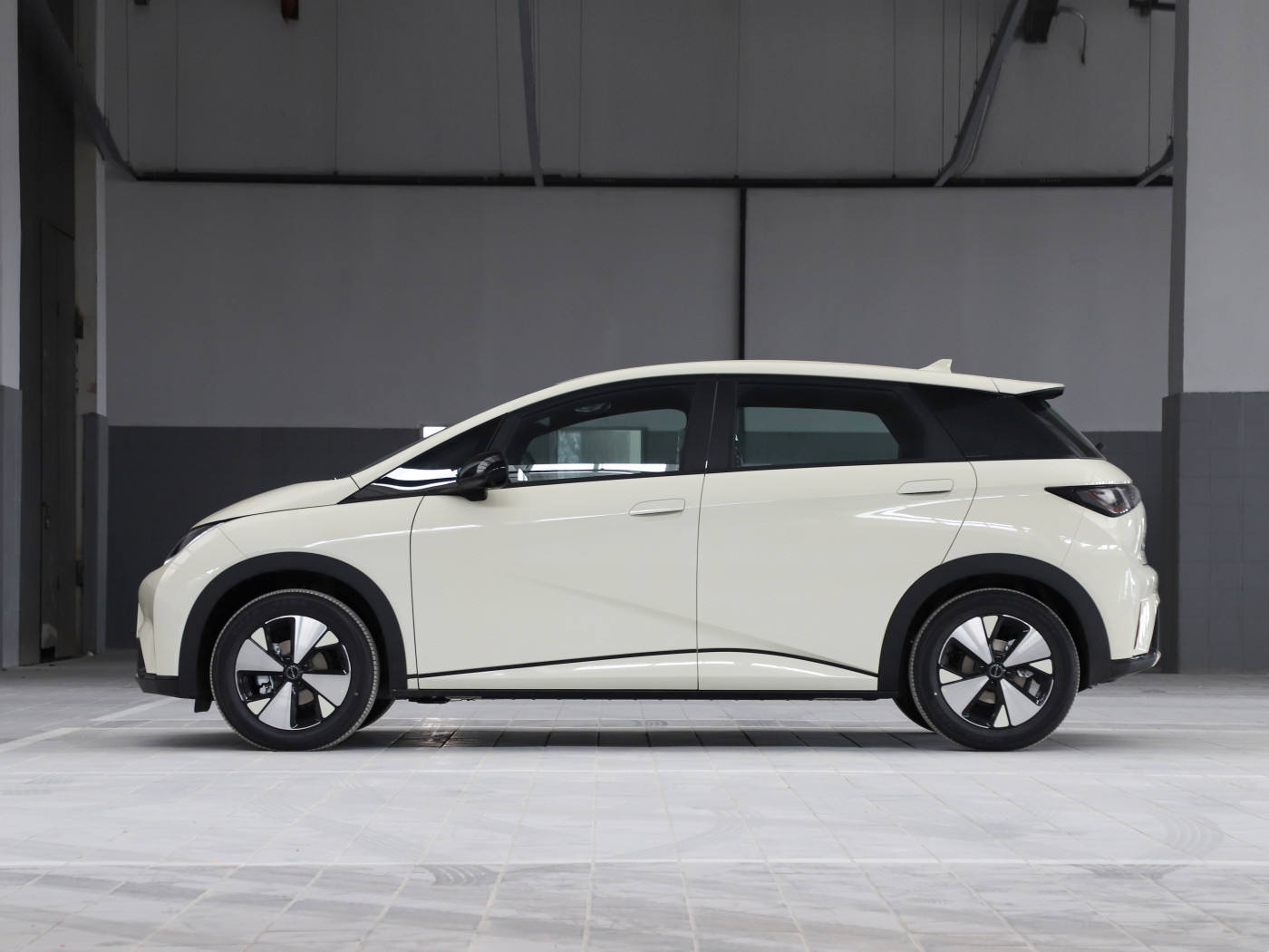 In stock Electric Car Byd Dolphin2023 Fashional 420KM Vehicle Made in China